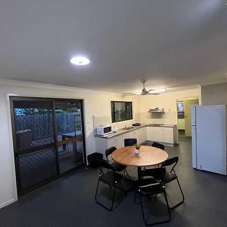 Tomato Backpackers Hostel Bundaberg Bagian luar foto